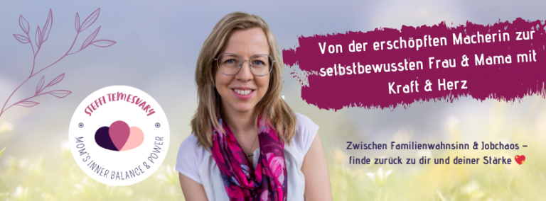 Silhouette einer Frau mit Kind, neben einer lächelnden Frau auf rosa Hintergrund. Silhouetten einer Mutter und Kindes, daneben lächelnde Frau mit rotem Shirt.